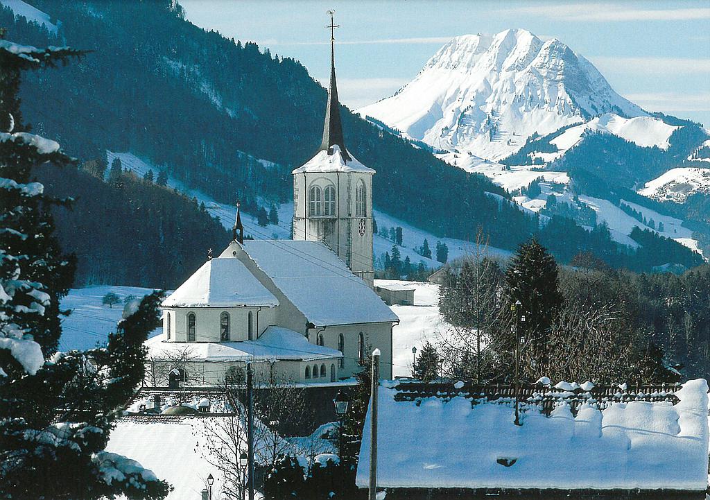 Postcards 03613 w Charmey, église et Moléson