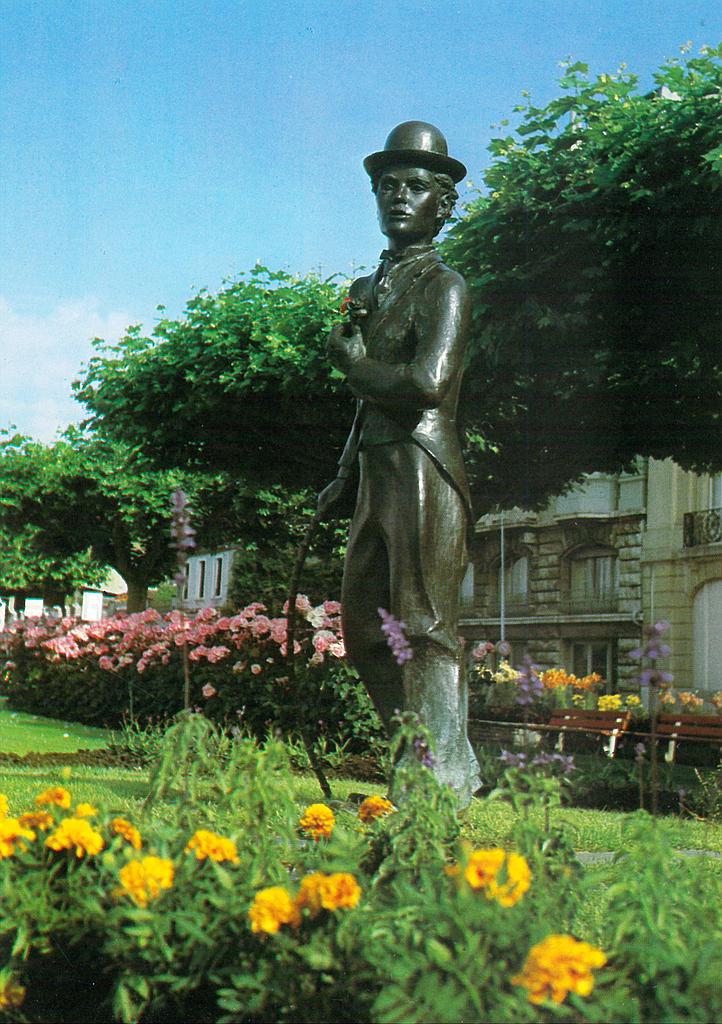 Postcards 12518 Vevey, statue Chaplin